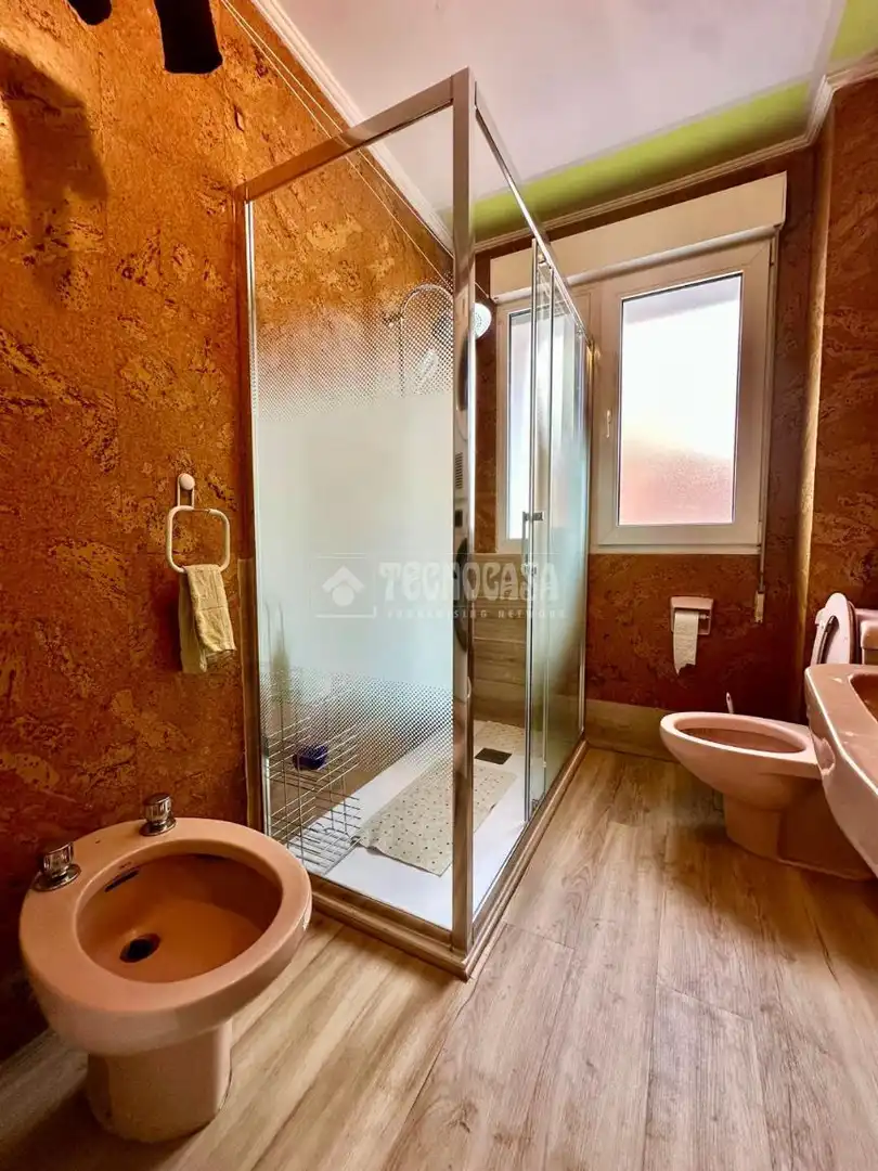 Bathroom of Flat for sale in Gijón   with Terrace