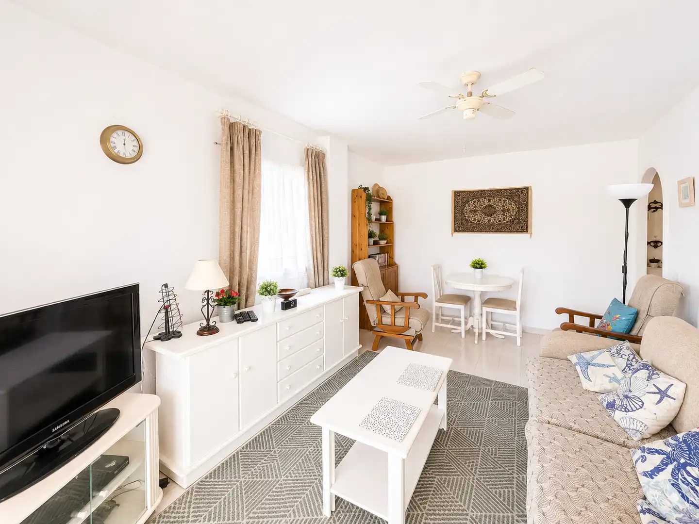 Sala d'estar de Apartament en venda en Benalmádena amb Terrassa, Moblat i Piscina comunitària