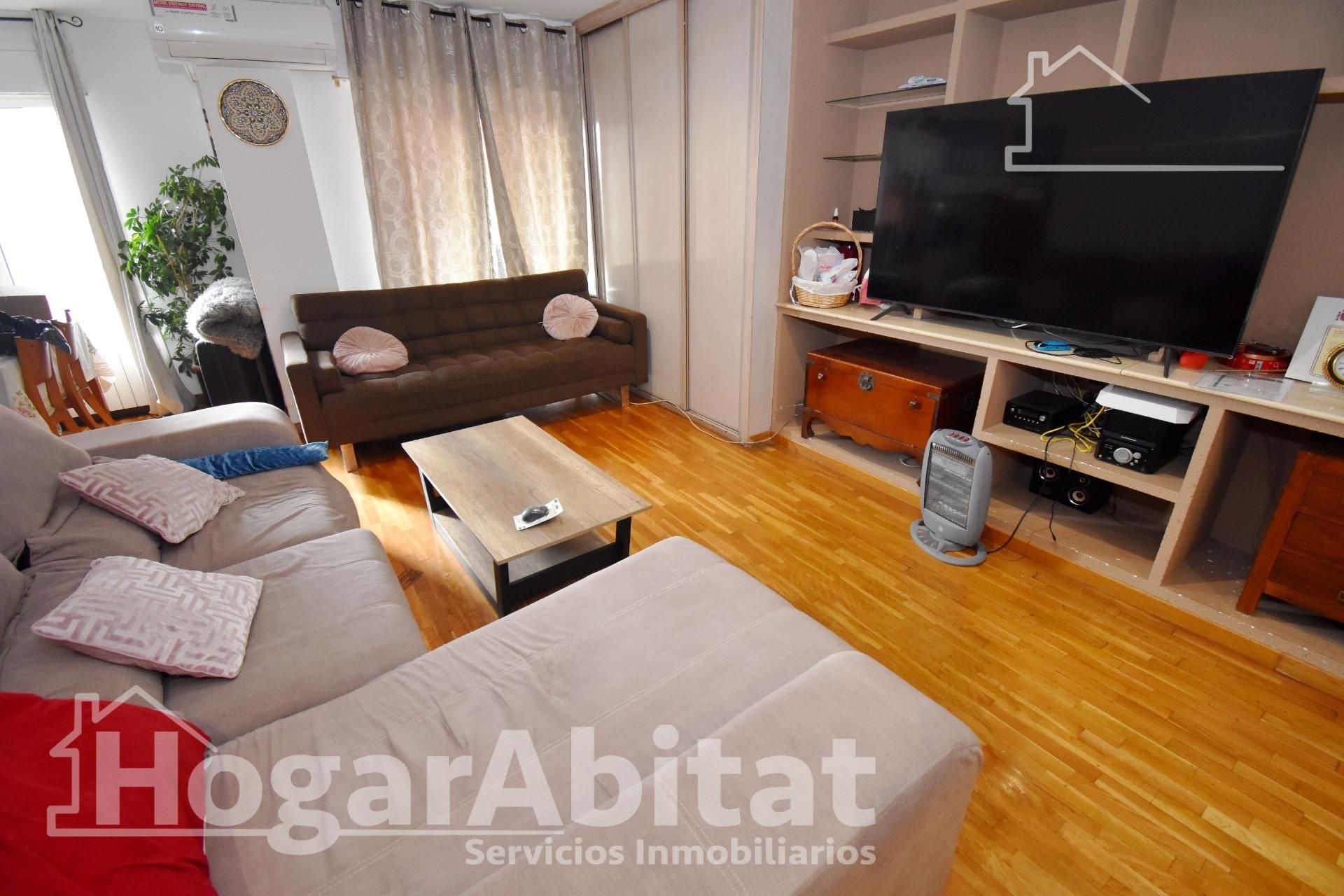 Sala d'estar de Pis en venda en Castellón de la Plana / Castelló de la Plana amb Traster