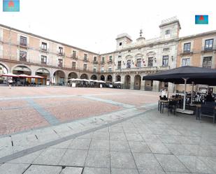 Vista exterior de Pis en venda en Ávila Capital amb Traster i Balcó