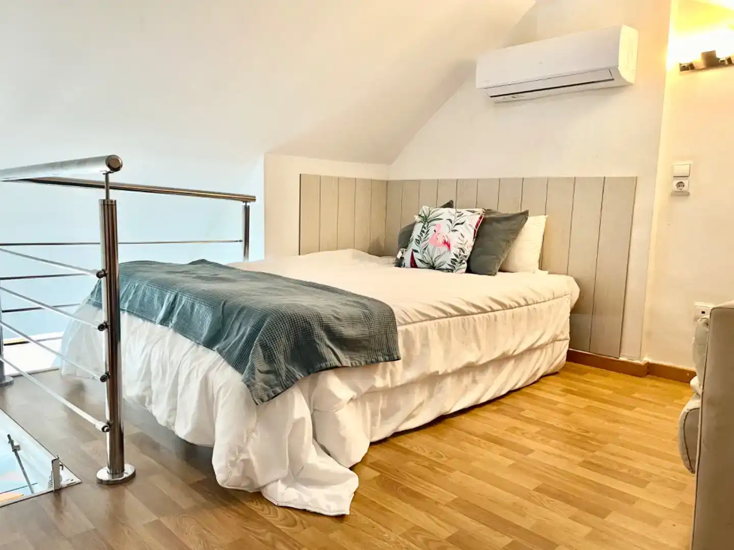 Schlafzimmer von Maisonette zur Miete in  Valencia Capital mit Klimaanlage und Balkon