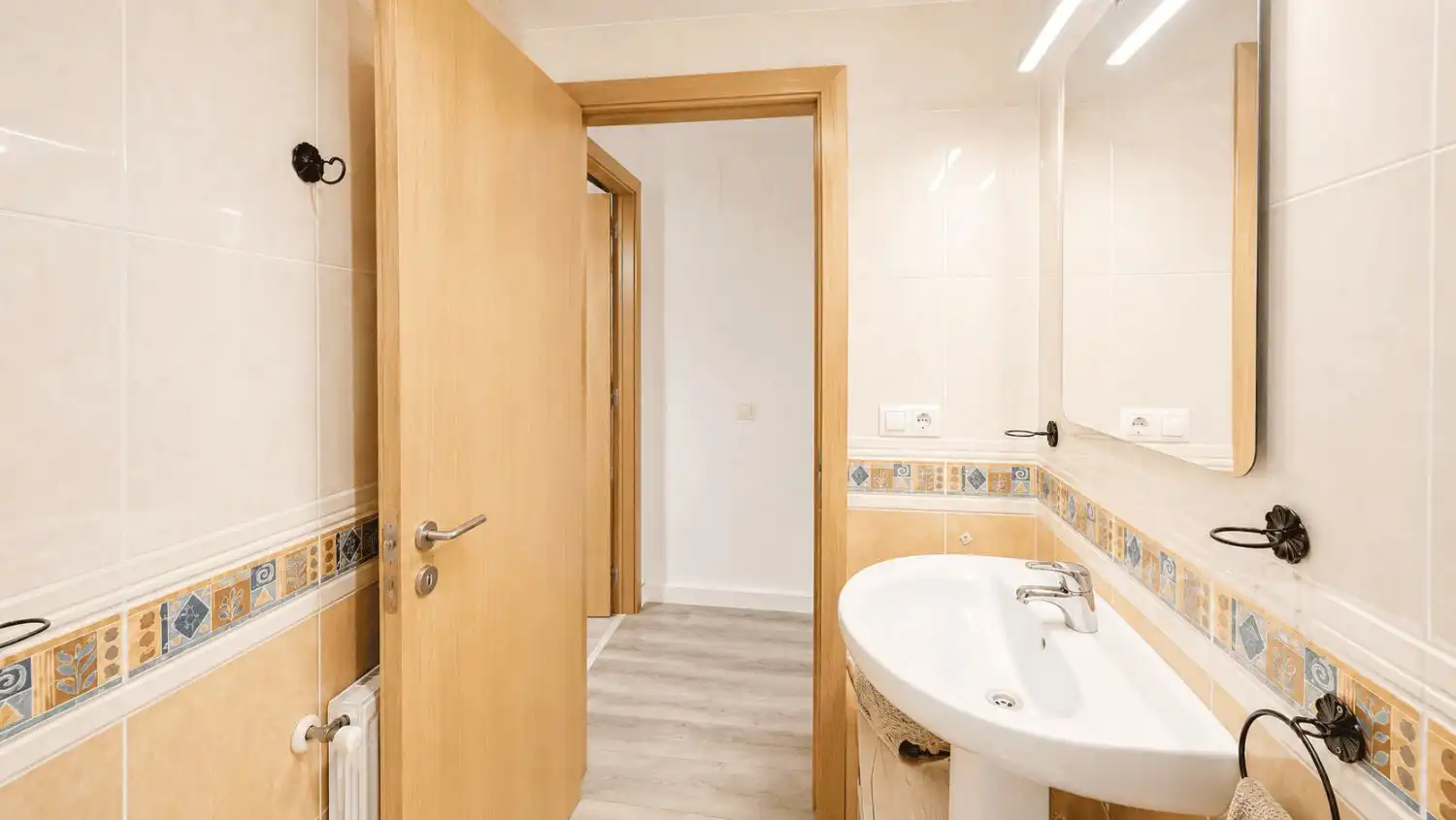 Baño de Casa adosada en venta en Almazora / Almassora con Aire acondicionado y Terraza