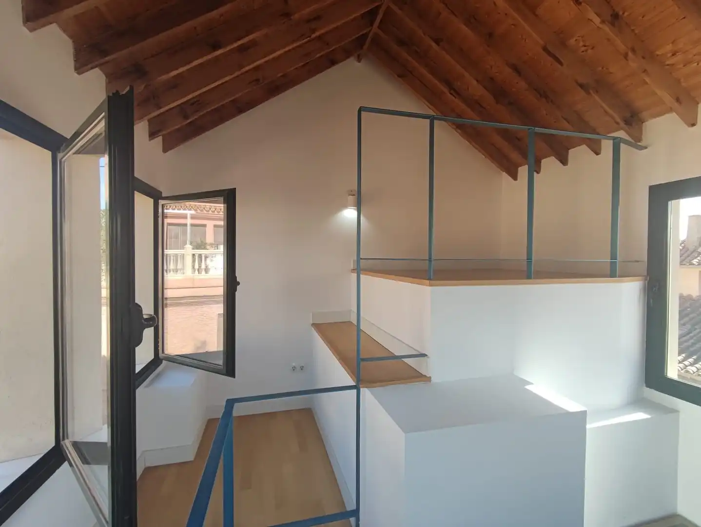 Loft zur Miete in Málaga mit Klimaanlage, Terrasse und Möbliert