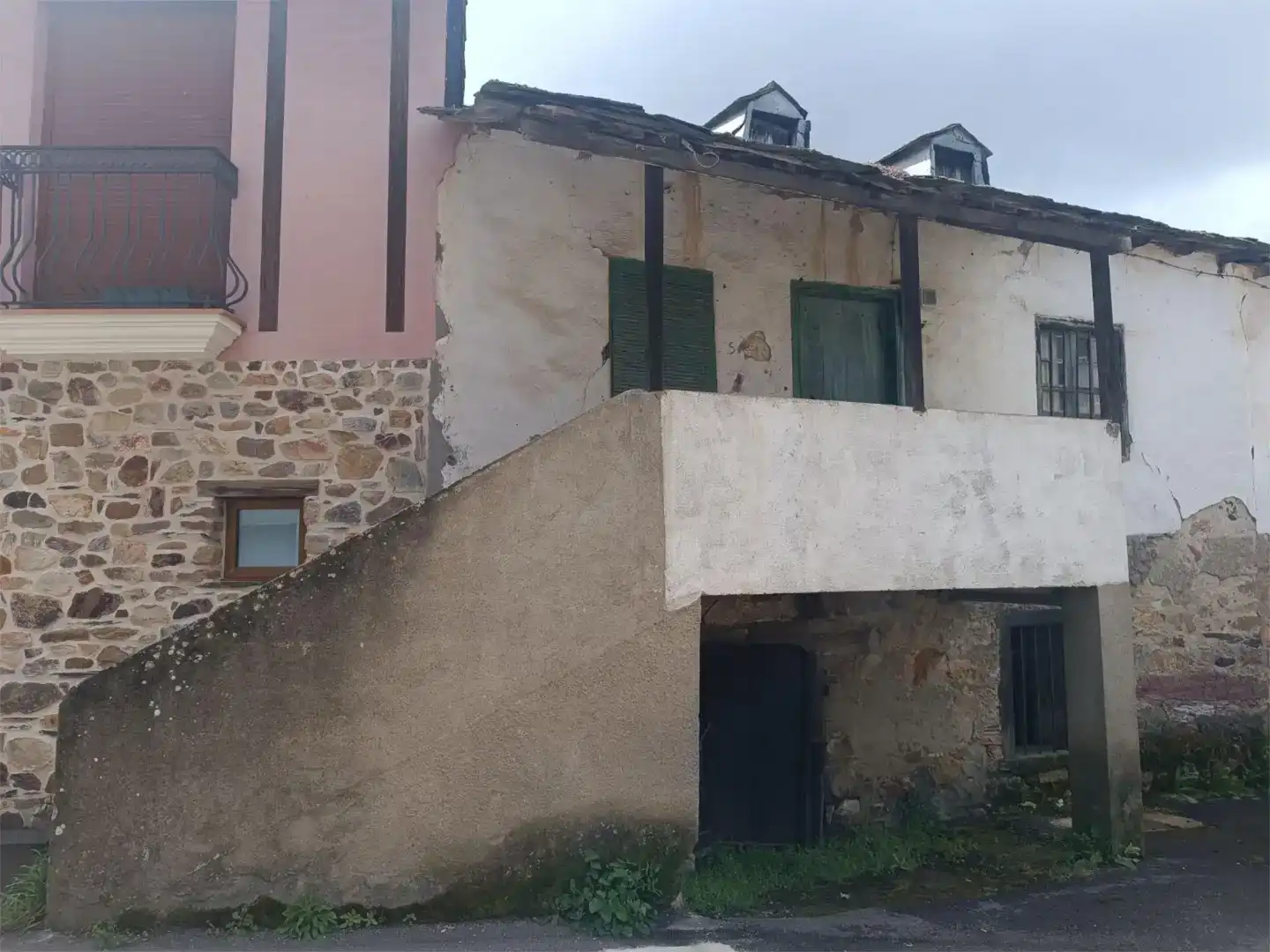 Vista exterior de Casa o xalet en venda en Castropodame amb Balcó