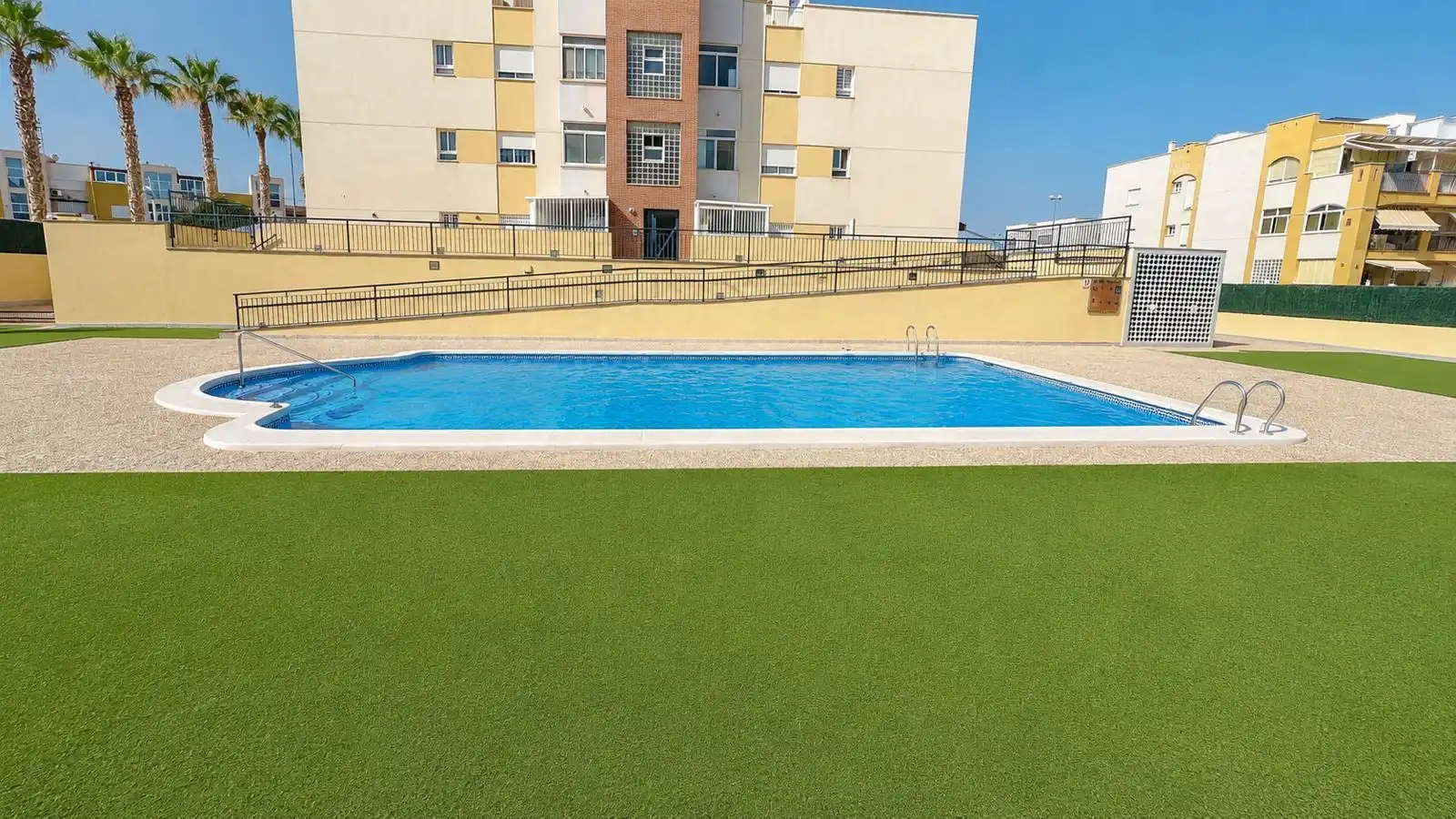 Piscina de Apartament en venda en Águilas amb Jardí privat i Piscina comunitària
