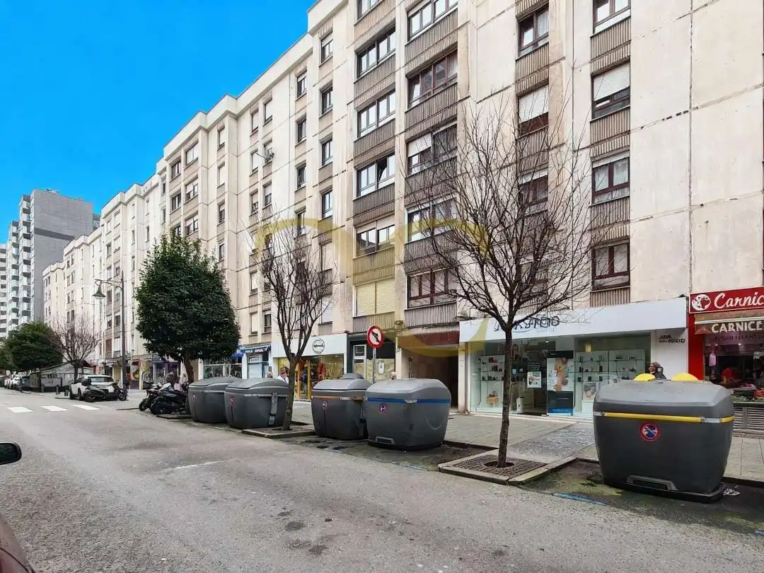 Außenansicht von Wohnung zum Verkauf in Gijón  mit Heizung, Terrasse und Abstellraum
