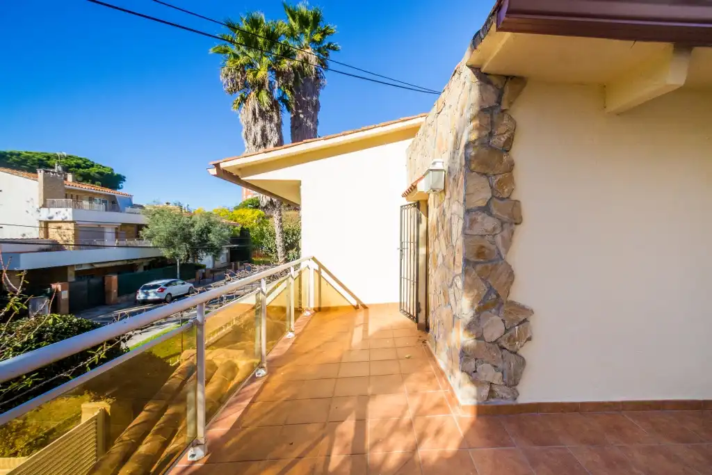 Vista exterior de Casa adosada en venta en Castell d'Aro, Platja d'Aro i s'Agaró con Aire acondicionado, Calefacción y Jardín privado