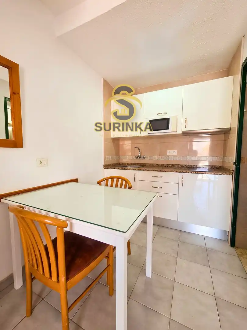 Cocina de Apartamento de alquiler en San Bartolomé de Tirajana con Terraza, Piscina y Amueblado