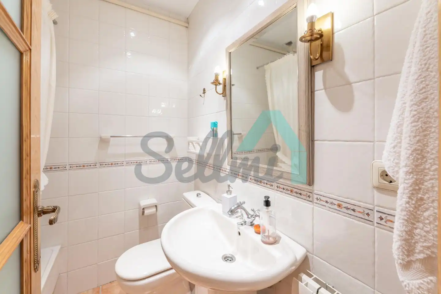 Bathroom of Flat for sale in Oviedo   with Heating, Parquet flooring and Terrace