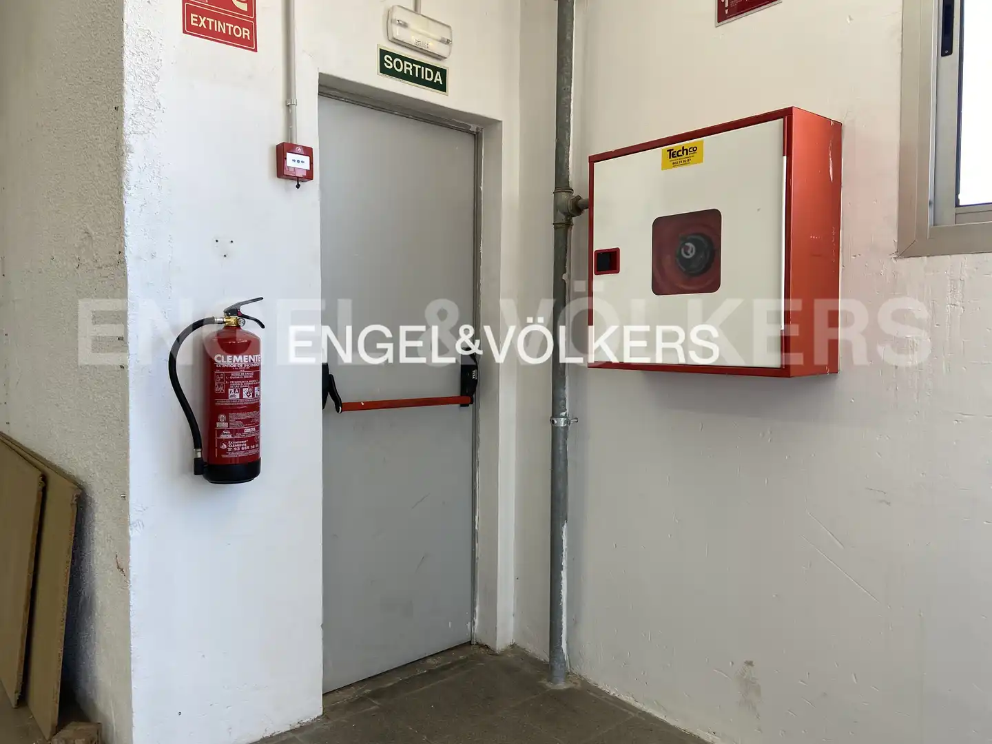 Oficina de alquiler en L'Hospitalet de Llobregat con Terraza