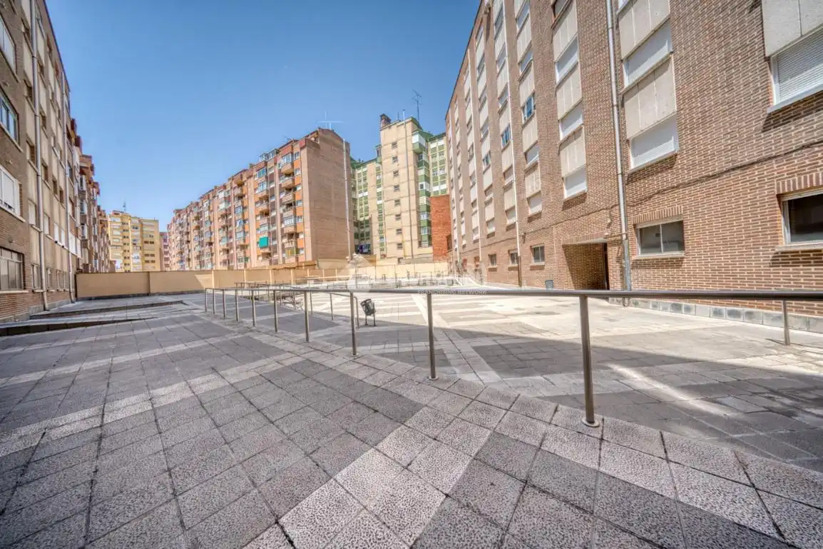 Vista exterior de Pis en venda en Valladolid amb Calefacció i Terrassa