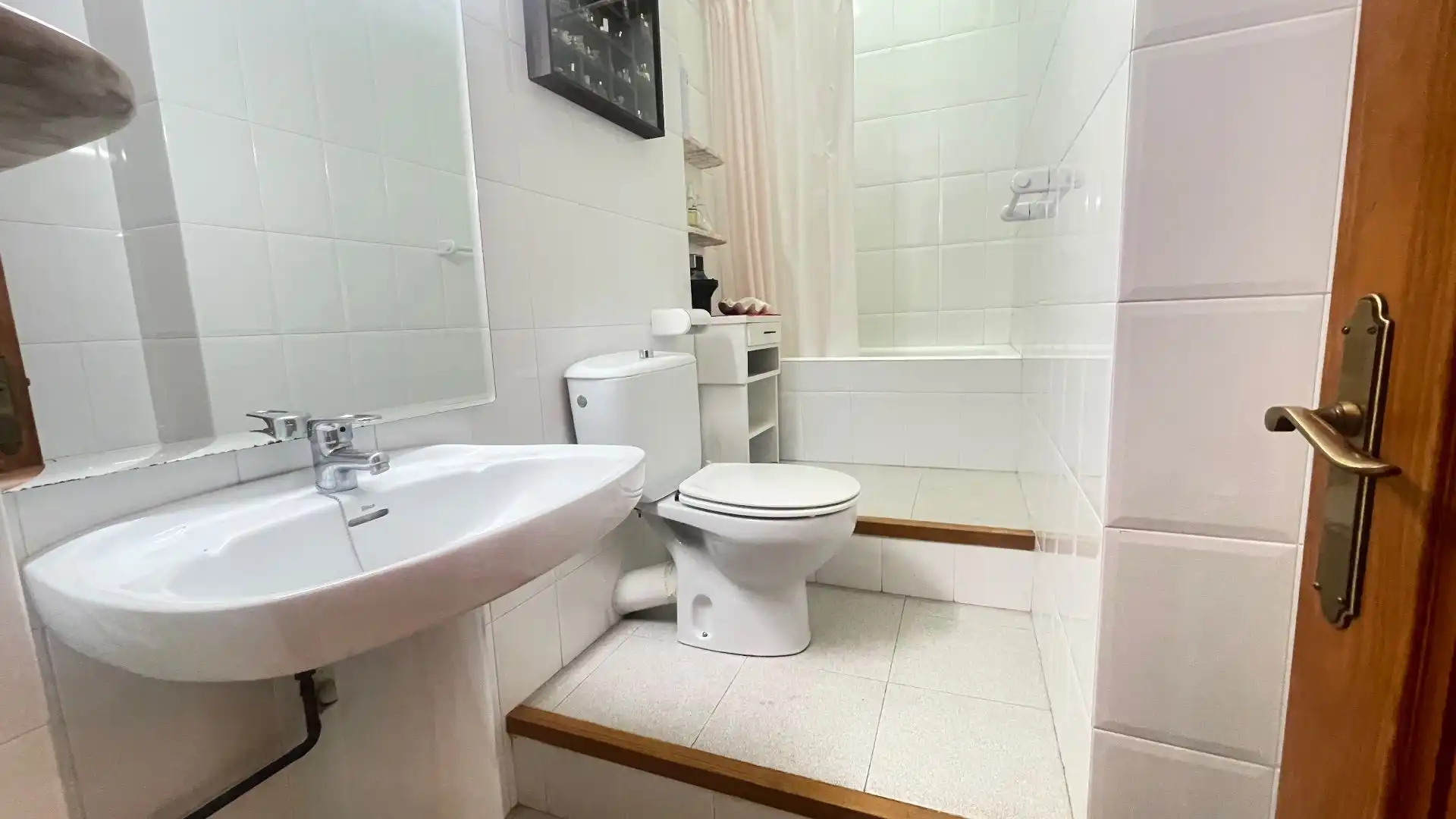 Baño de Finca rústica en venta en Vallbona de Les Monges con Calefacción, Jardín privado y Trastero