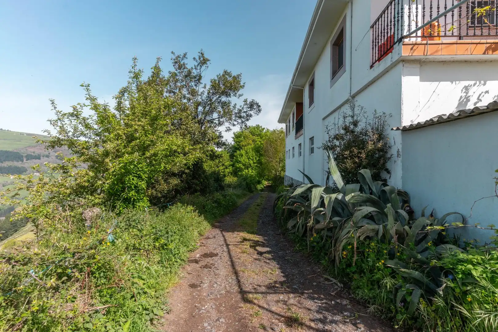 Vista exterior de Casa o xalet en venda en Cangas del Narcea amb Calefacció, Terrassa i Moblat