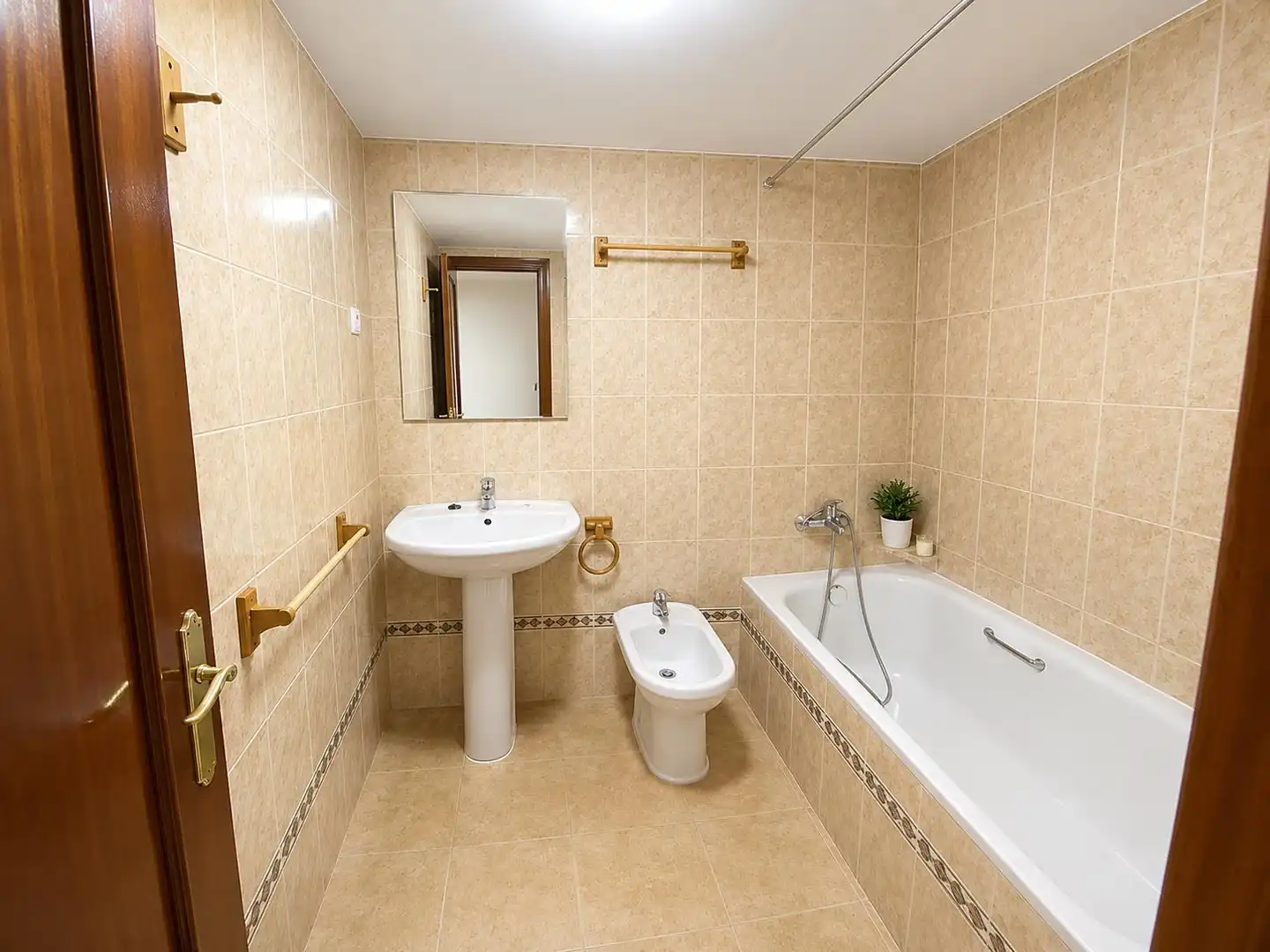 Baño de Piso en venta en Málaga con Aire acondicionado, Calefacción y Jardín privado