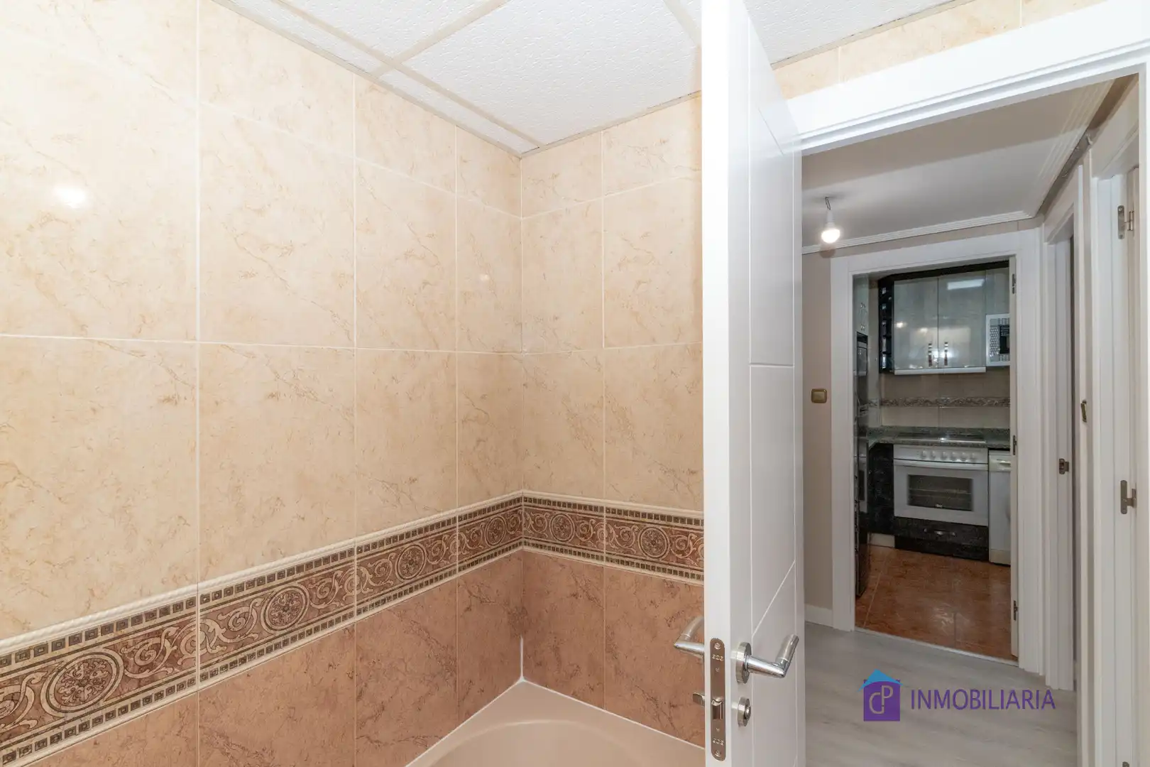 Bathroom of Flat for sale in Zaragoza  with Air Conditioner, Heating and Oven