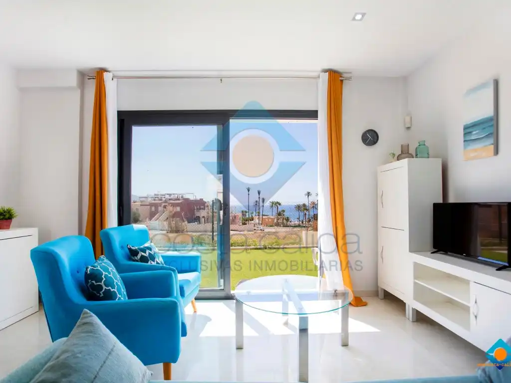 Wohnzimmer von Erdgeschoss zum Verkauf in Mazarrón mit Klimaanlage, Privatgarten und Terrasse