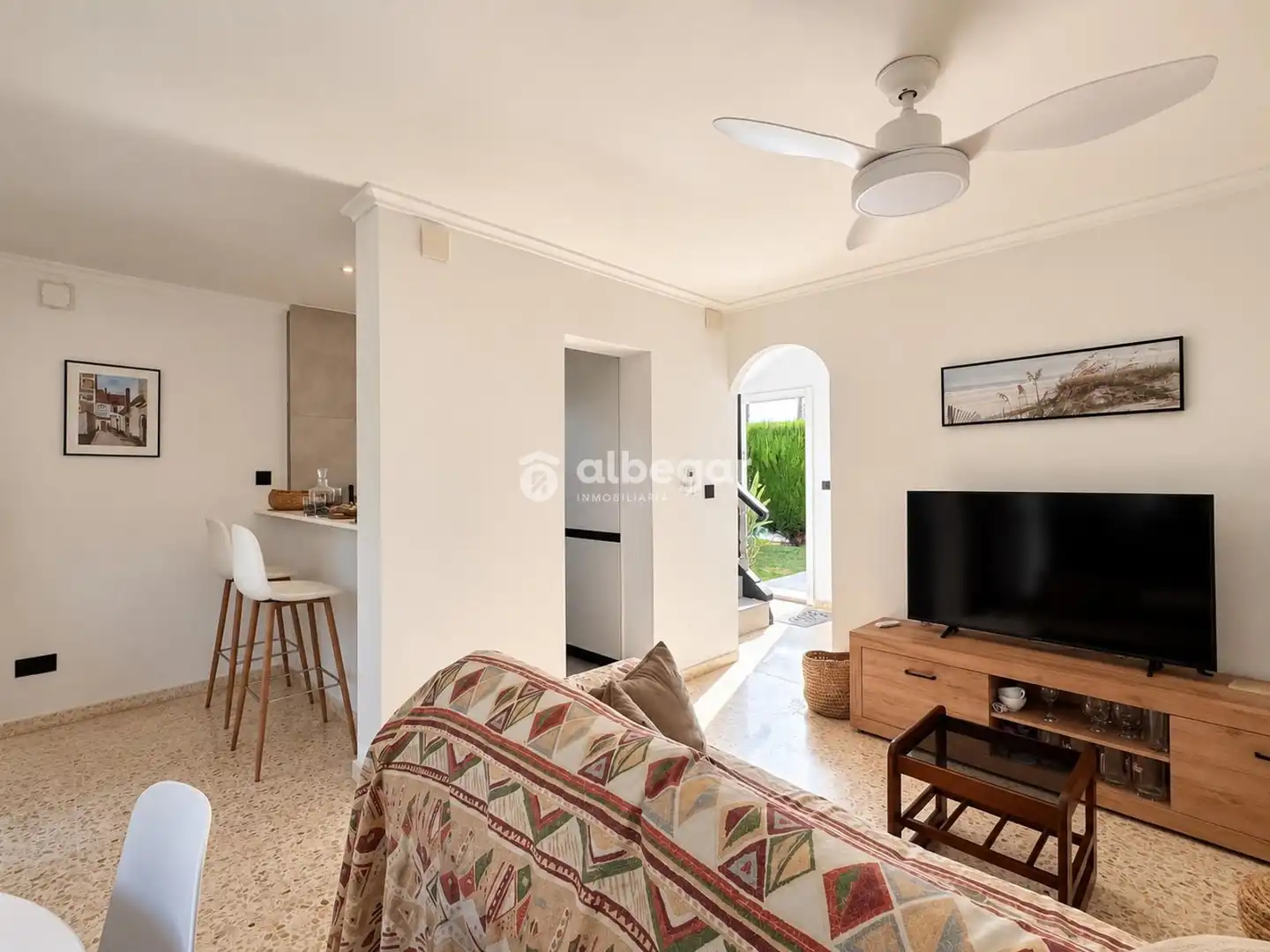 Detached house with pool to rent in Oliba