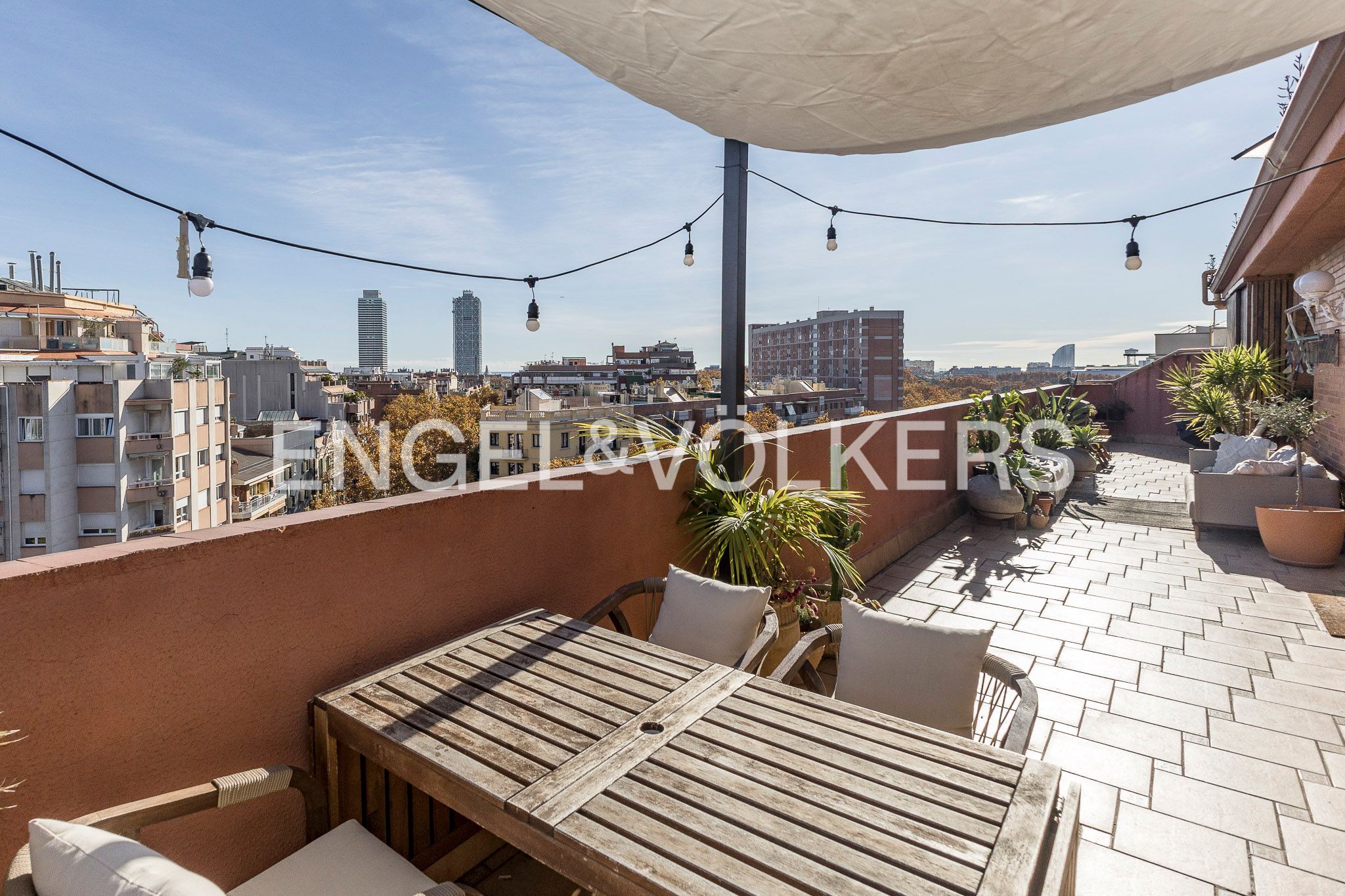 Terrace of Attic to rent in  Barcelona Capital  with Air Conditioner, Heating and Parquet flooring