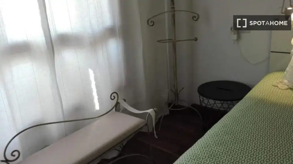 Habitación de Piso de alquiler en Oliva con Aire acondicionado, Calefacción y Amueblado