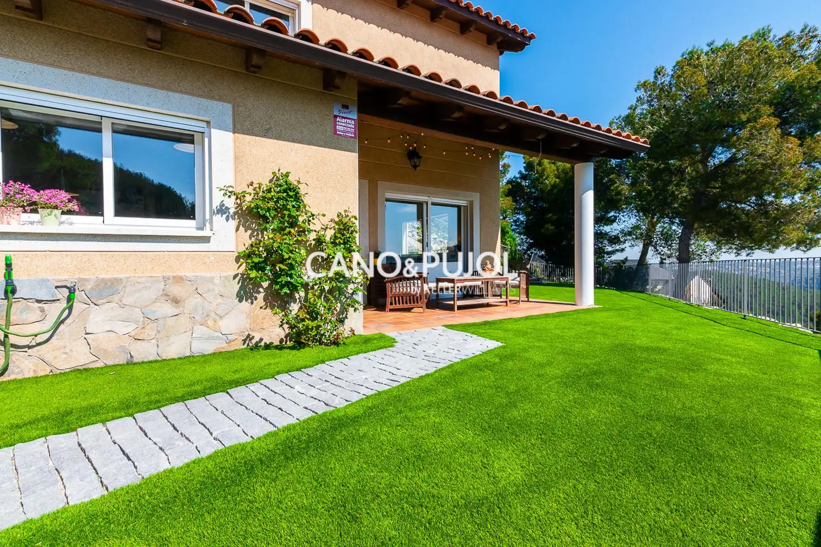 Casa o chalet en venta en Corbera de Llobregat con Calefacción, Terraza y Trastero
