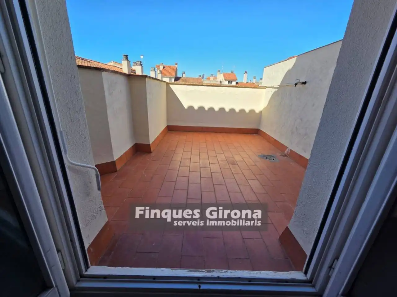 Terrassa de Dúplex en venda en Salt amb Calefacció, Terrassa i Moblat