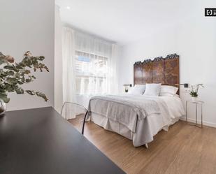 Bedroom of Study to share in  Valencia Capital  with Air Conditioner and Terrace