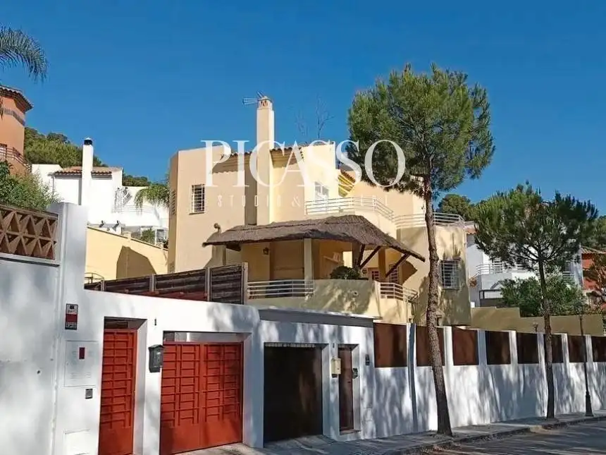 Casa o xalet en venda a Manuel Barbadillo, Manantiales - Estación de Autobuses