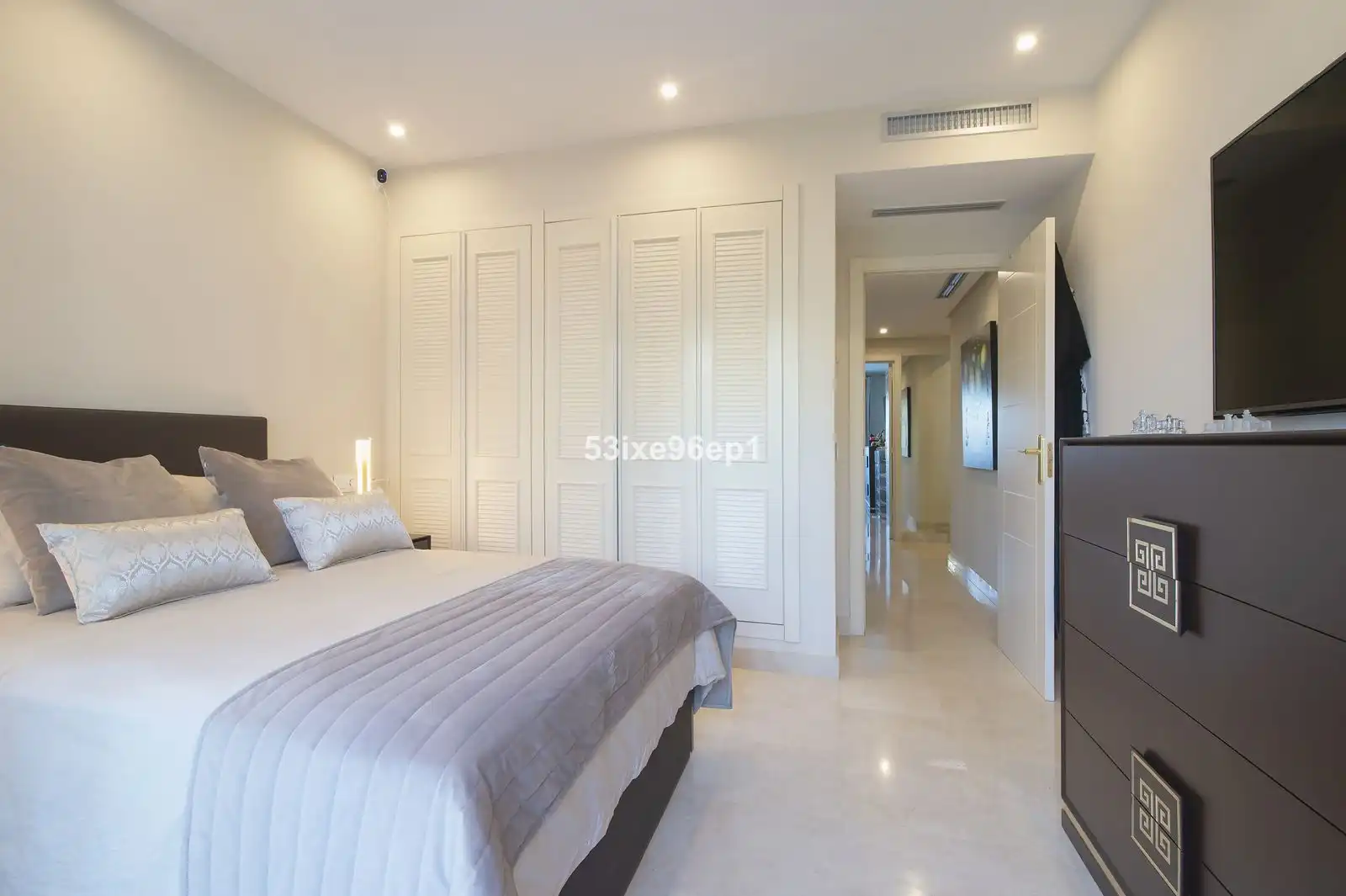 Dormitori de Apartament en venda en Benahavís amb Traster, Moblat i Piscina comunitària