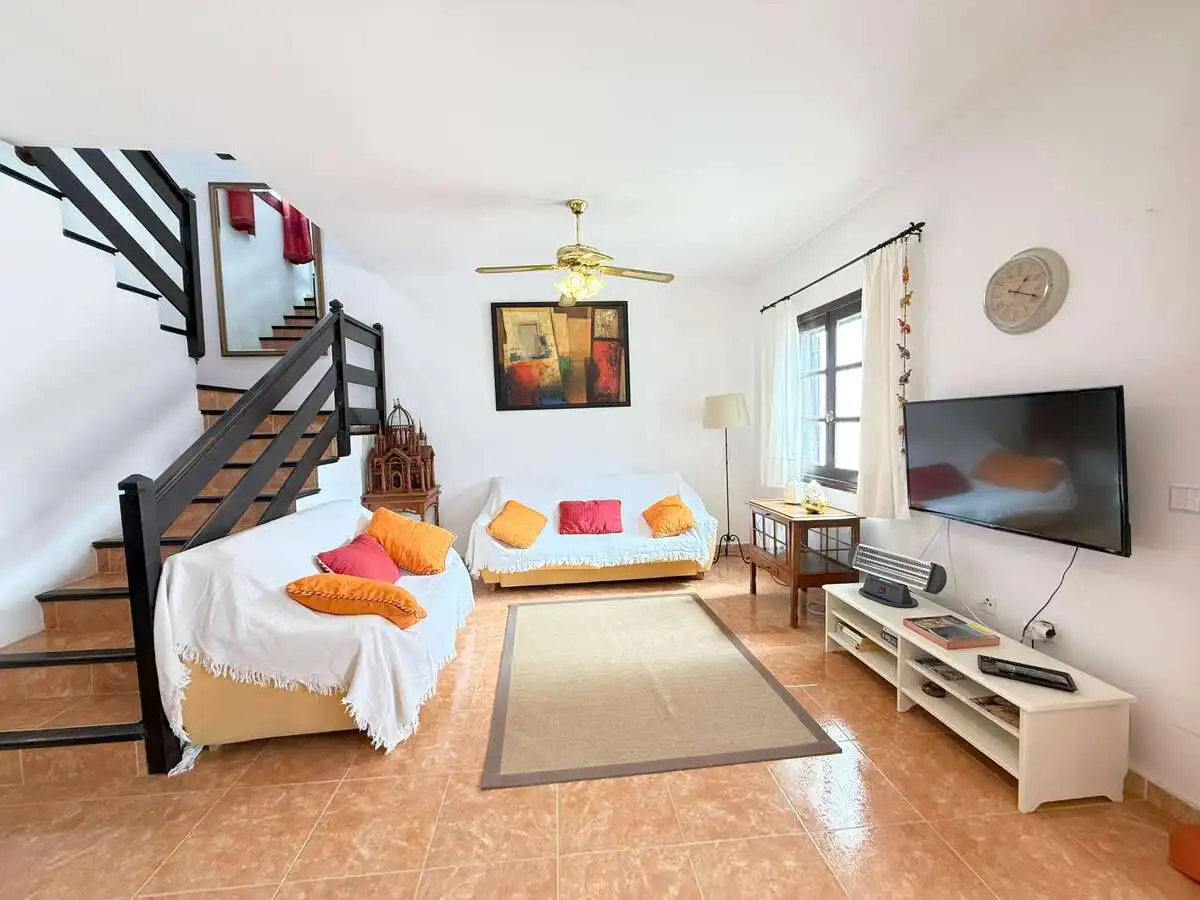 Sala d'estar de Casa o xalet en venda en Teguise amb Jardí privat, Terrassa i Moblat