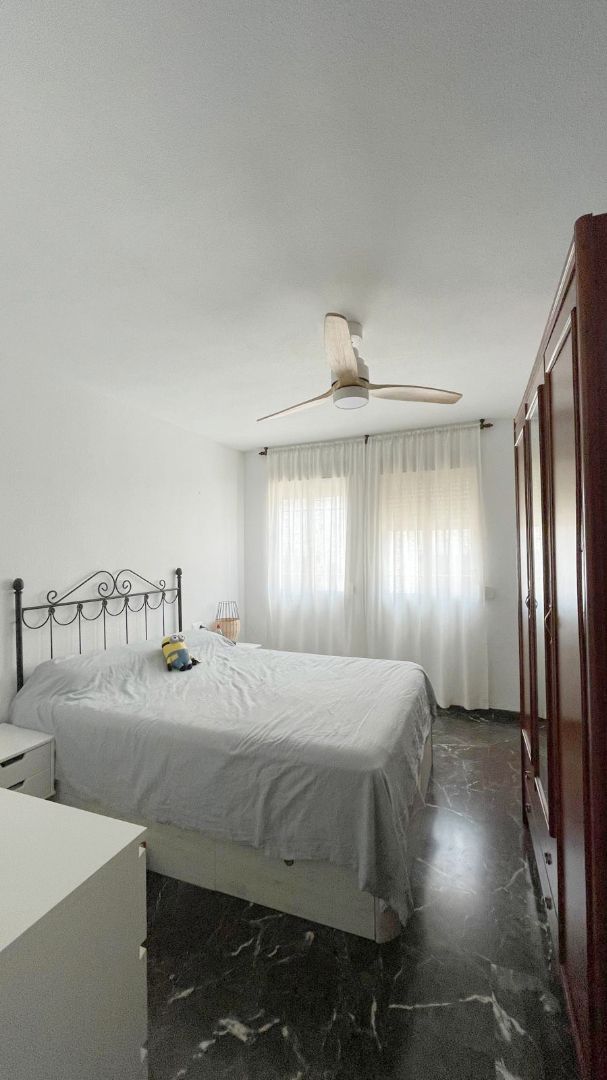Dormitori de Pis de lloguer en Armilla amb Aire condicionat, Moblat i Forn