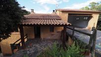 Vista exterior de Casa o xalet en venda en Castellar del Vallès amb Piscina