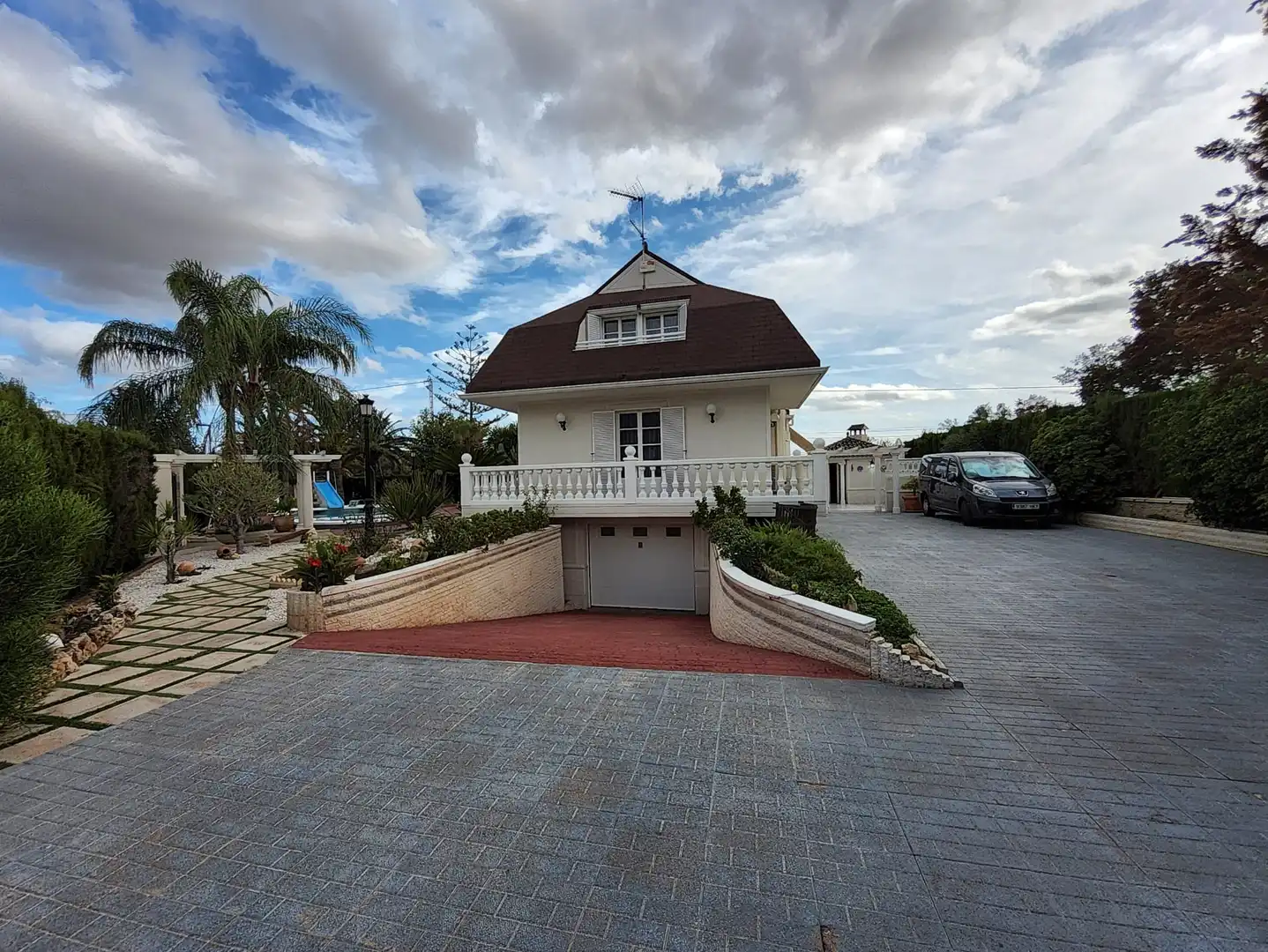 Exterior view of Houses for sale in San Vicente del Raspeig / Sant Vicent del Raspeig  with Storage room, Swimming Pool and Community pool