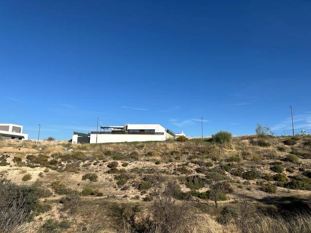 Terreno residencial en Venta en Calle RIO CUBILLAS, 68 en Altos de la Zubia