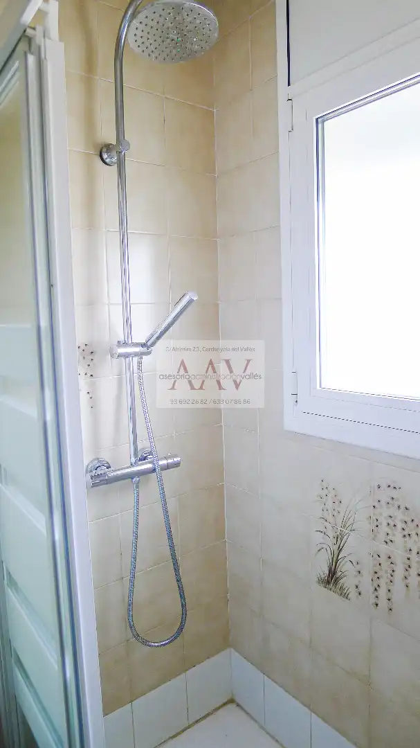 Baño de Casa o chalet en venta en Cerdanyola del Vallès con Calefacción, Jardín privado y Terraza