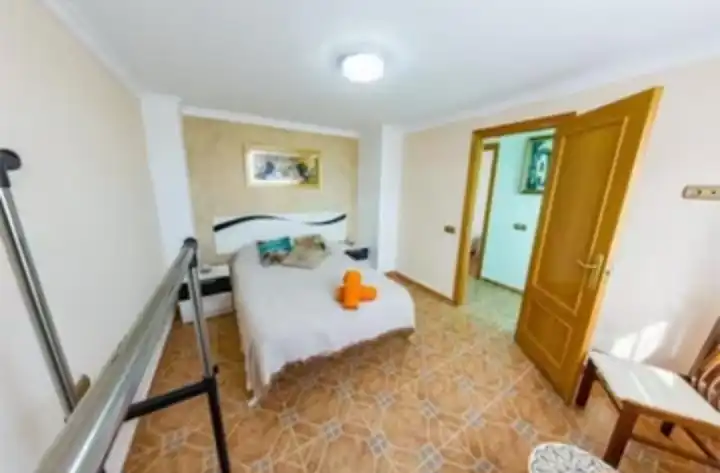 Dormitori de Casa o xalet en venda en Valencia amb Terrassa, Forn i Balcó