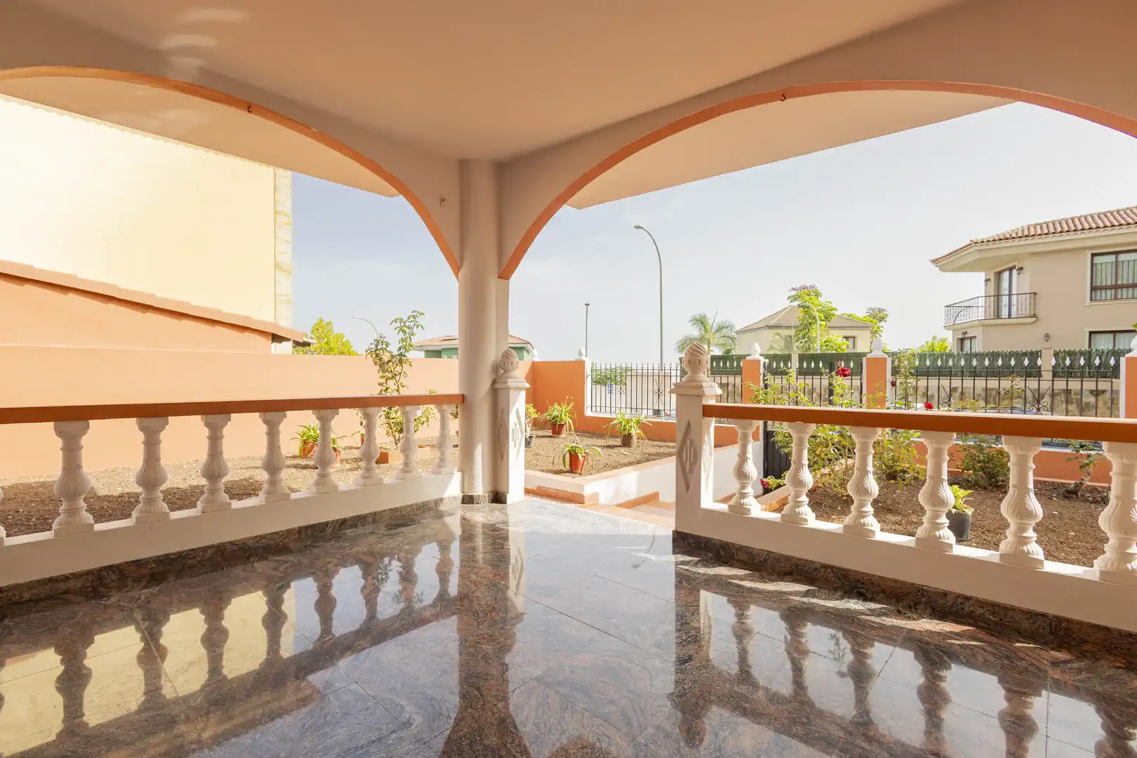 Terrasse von Einfamilien-Reihenhaus zum Verkauf in Los Realejos mit Privatgarten, Terrasse und Abstellraum