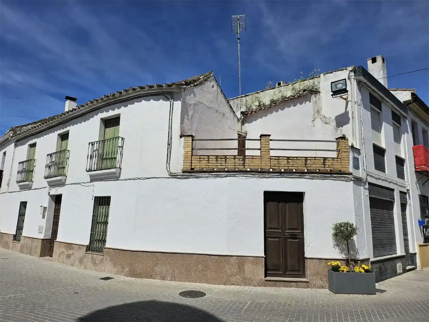 Vista exterior de Casa adosada en venda en Cañete de las Torres amb Balcó