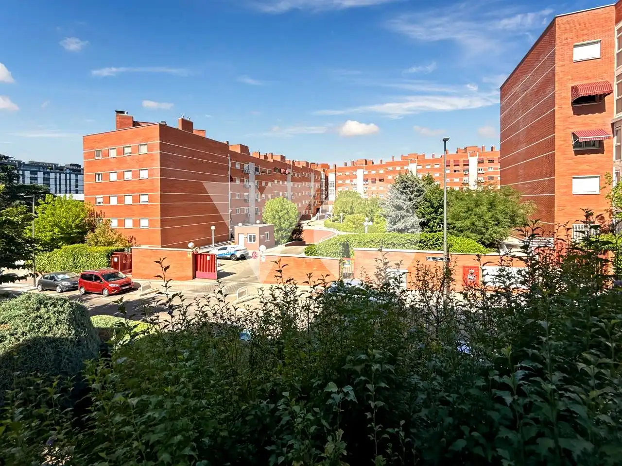 Vista exterior de Pis en venda en Madrid amb Calefacció, Parquet i Terrassa