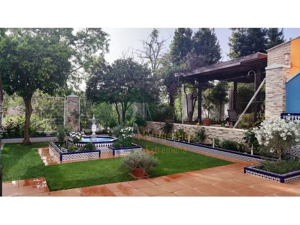 Jardín de Casa adosada en venta en Cáceres