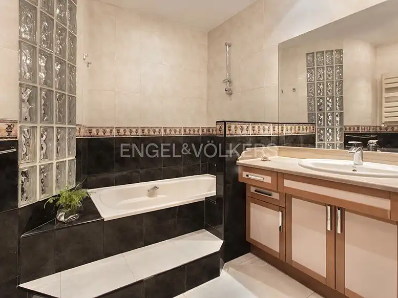 Baño de Ático en venta en Gijón  con Calefacción, Parquet y Terraza
