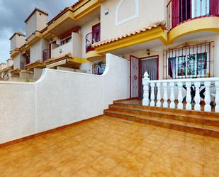 Vista exterior de Casa adosada en venda en Pilar de la Horadada amb Jardí privat, Terrassa i Balcó