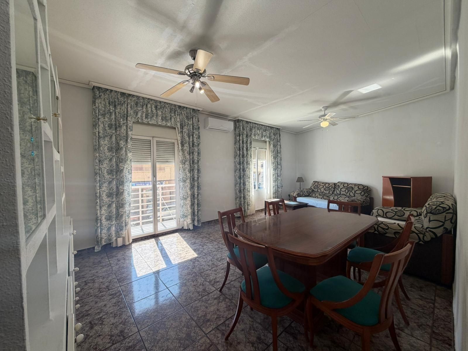 Menjador de Apartament de lloguer en Almoradí amb Terrassa i Balcó