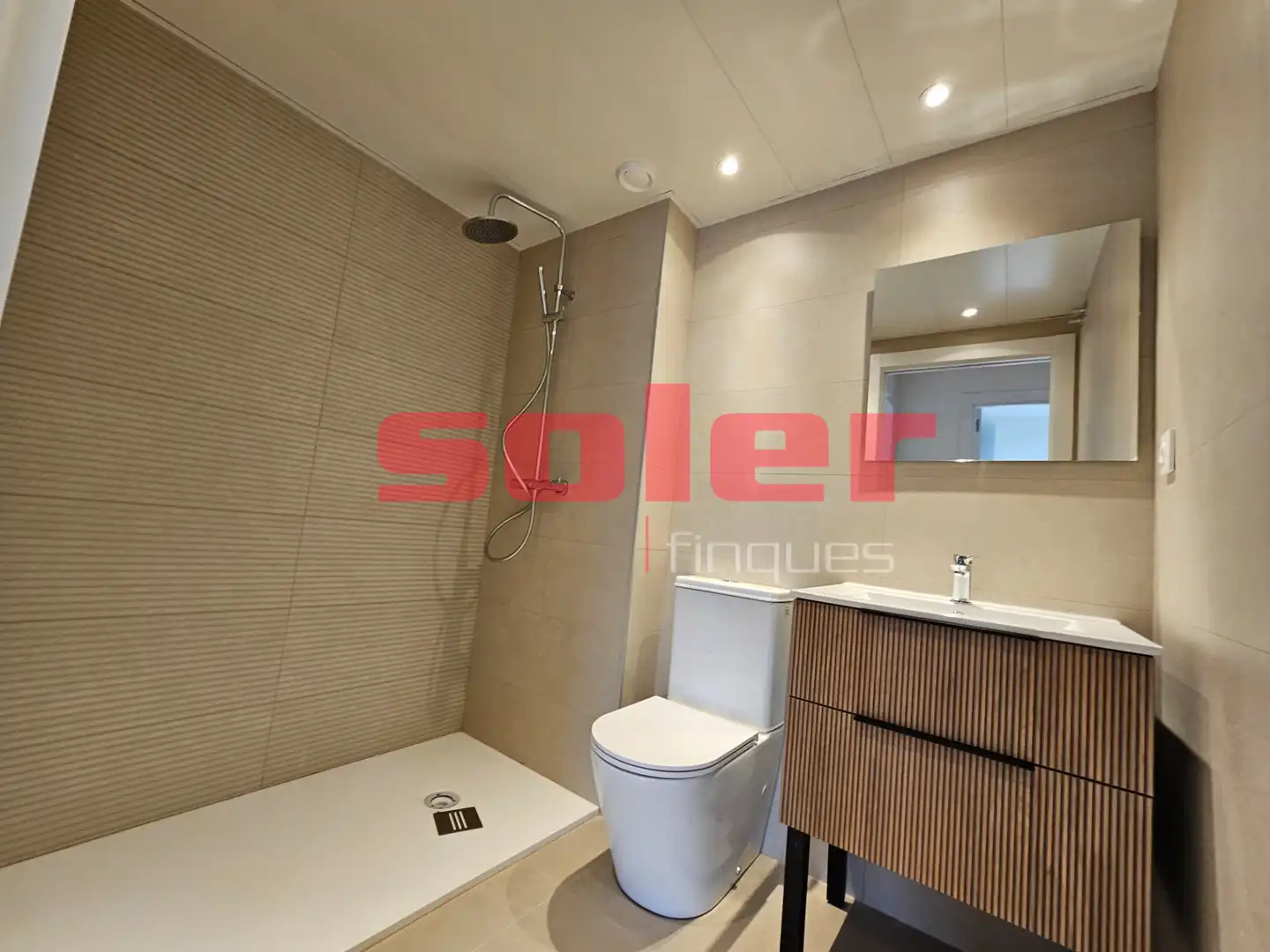 Bathroom of Flat for sale in Rubí  with Air Conditioner and Heating