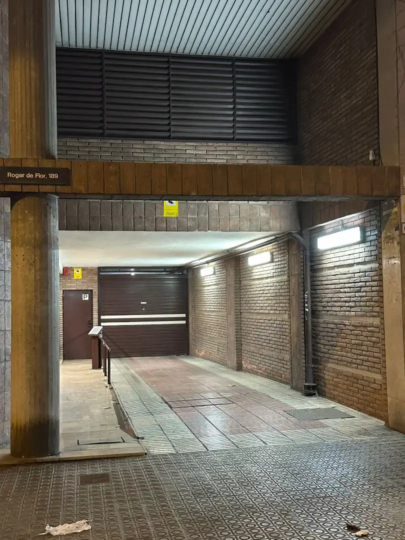 Individual en venta en Carrer de Roger de Flor 189