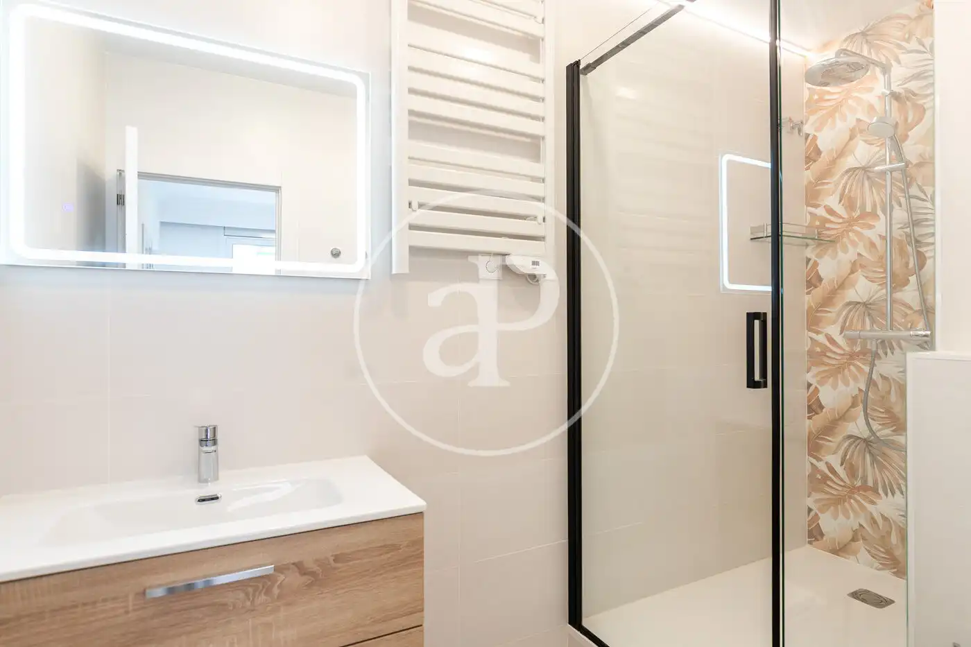 Badezimmer von Wohnung zum Verkauf in Barcelona mit Klimaanlage, Heizung und Möbliert