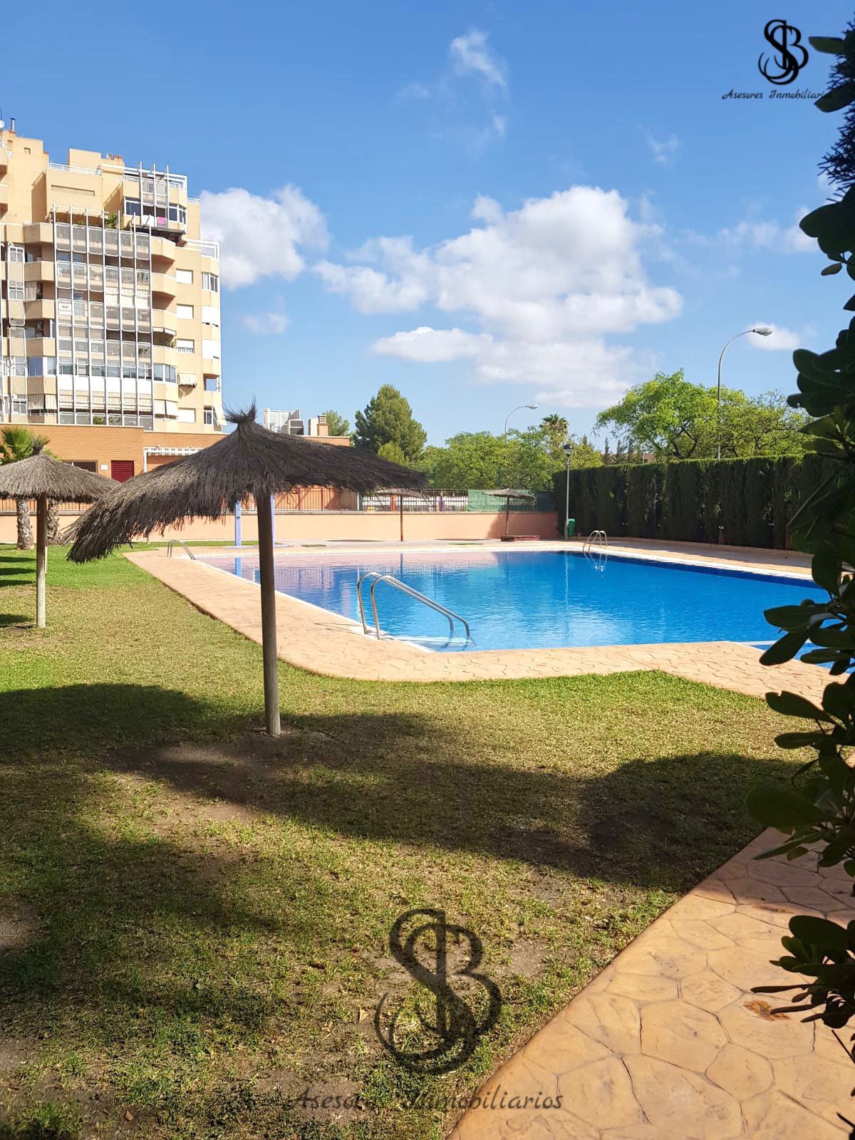 Piscina de Pis en venda en Alicante / Alacant amb Aire condicionat, Calefacció i Moblat