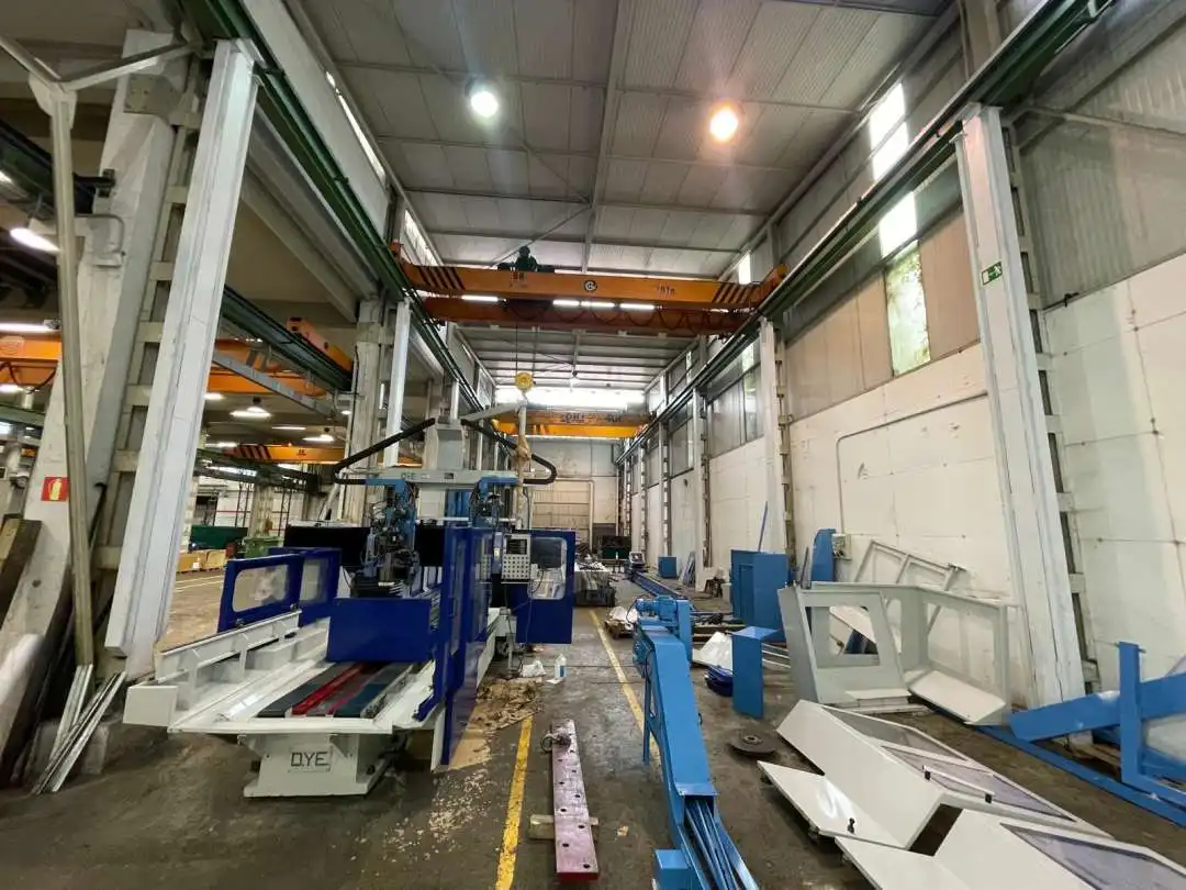 Außenansicht von Fabrikhallen zum Verkauf in Eibar