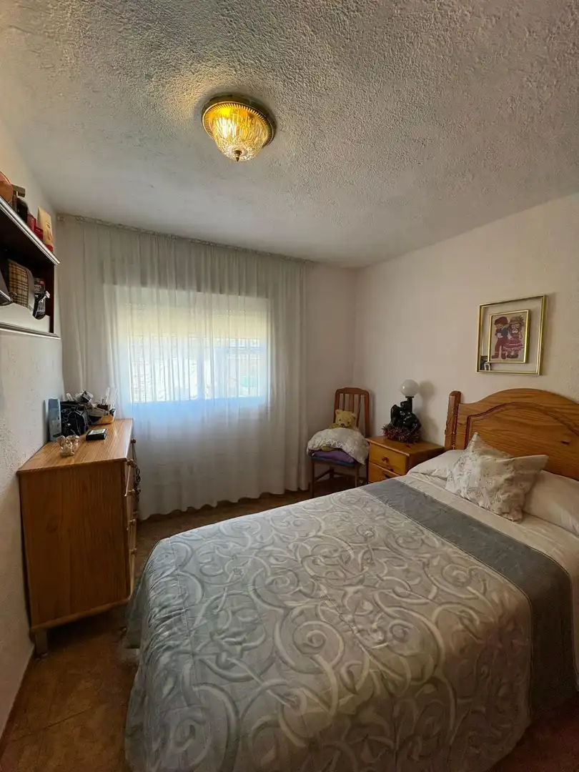 Habitación de Casa o chalet en venta en Castellón de la Plana / Castelló de la Plana con Jardín privado y Piscina comunitaria