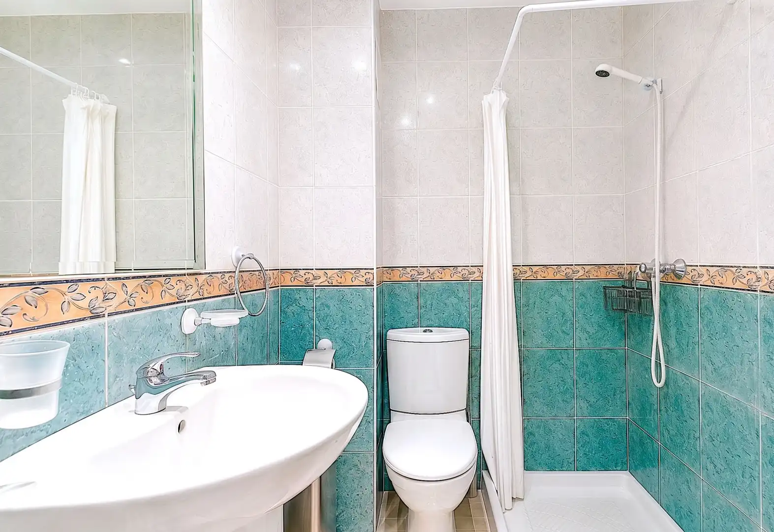 Baño de Apartamento en venta en Torrequebrada