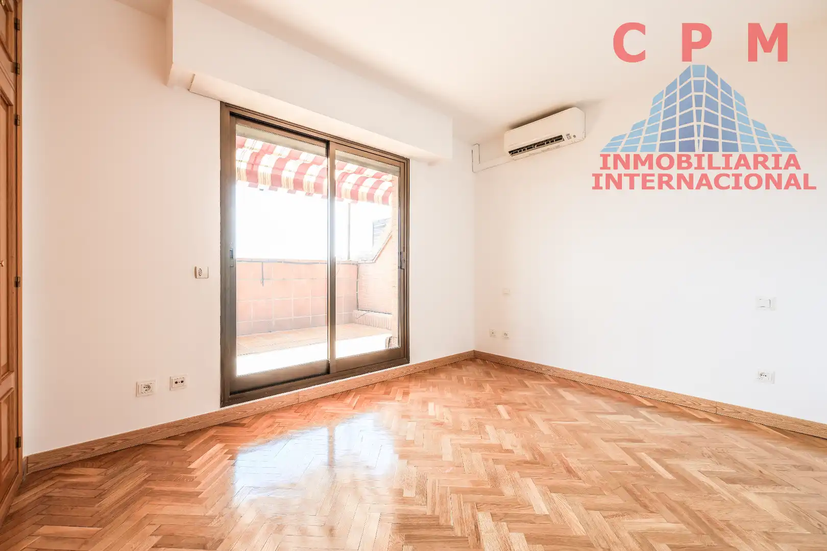 Dormitori de Àtic de lloguer en Madrid amb Aire condicionat, Calefacció i Parquet